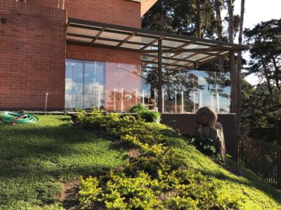 Elegante Casa en Venta de Cuatro Dormitorios en Exclusivo Residencial de Carretera a El Salvador