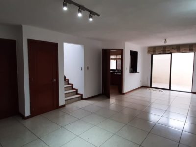 Casa en Venta en Condominio de Carretera a El Salvador