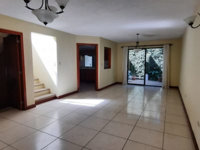 Casa en Venta en Condominio de Carretera a El Salvador
