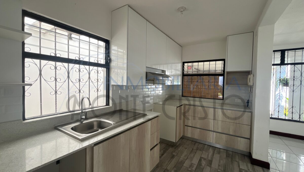 20251108_001717731_iOS